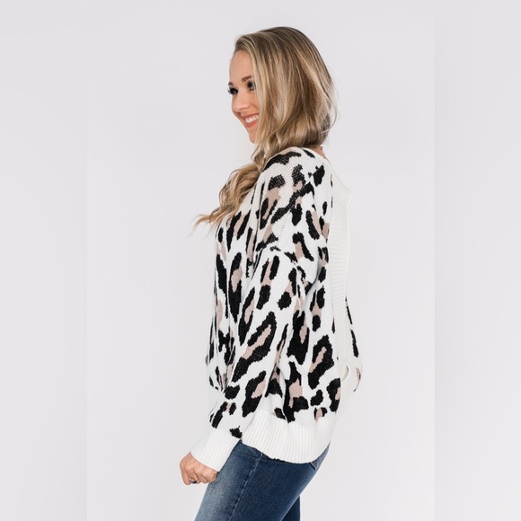 Miracle Plaza Party Leopard Cheetah Ivory Open Back Crew Neck Sweater! Size M/L. - Picture 5 of 15